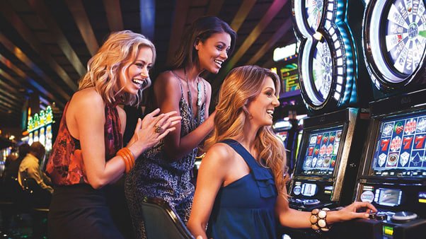 Tangkapan layar aplikasi lapakslot menampilkan menu live dealer dengan meja blackjack dan roulette
